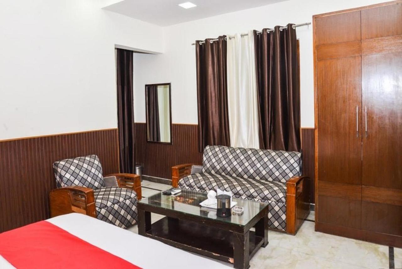 Del Fox Hotel, Delhi Airport Új-Delhi Kültér fotó