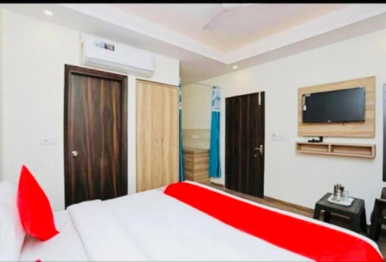 Del Fox Hotel, Delhi Airport Új-Delhi Kültér fotó