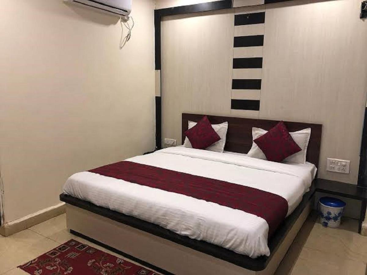 Del Fox Hotel, Delhi Airport Új-Delhi Kültér fotó
