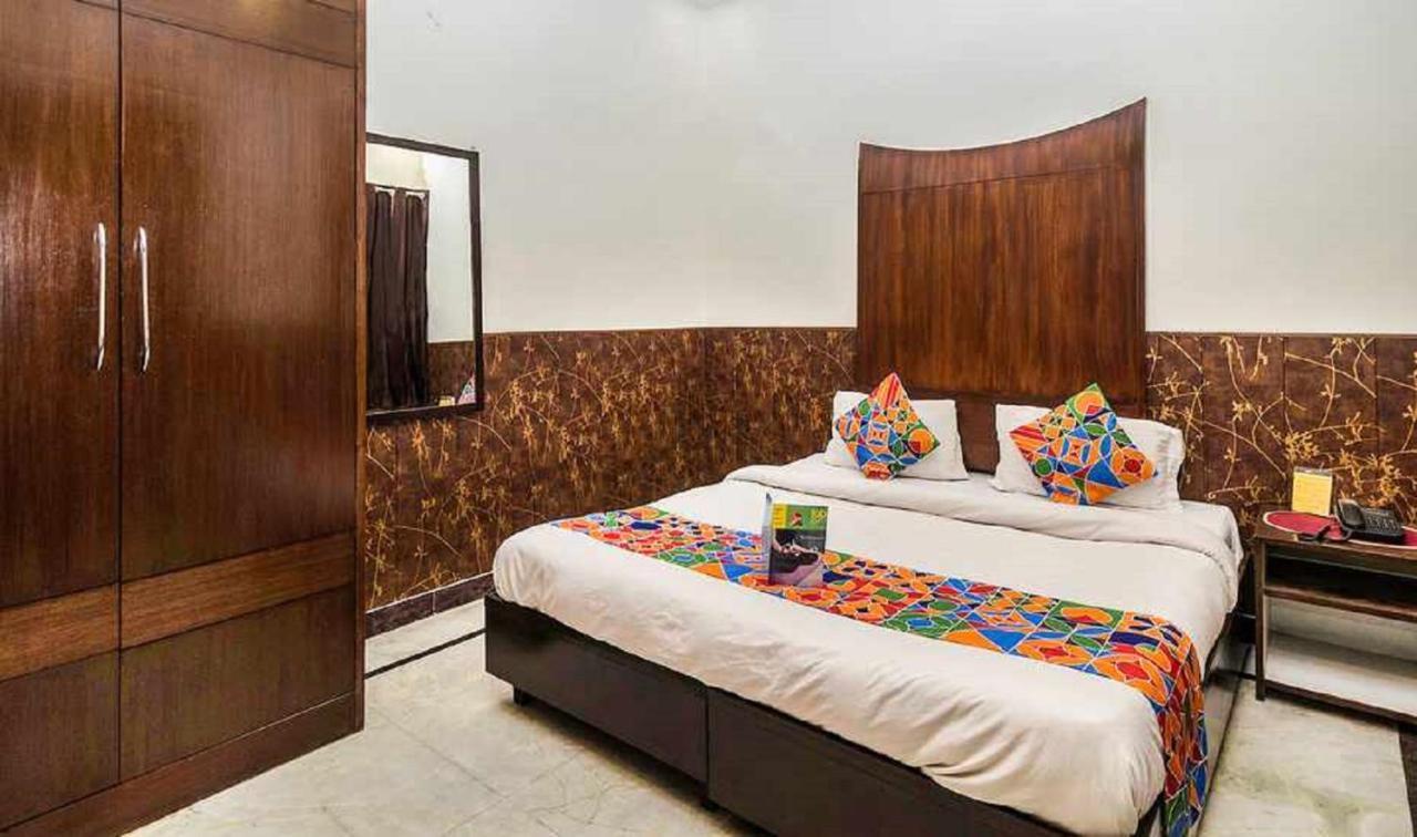 Del Fox Hotel, Delhi Airport Új-Delhi Kültér fotó