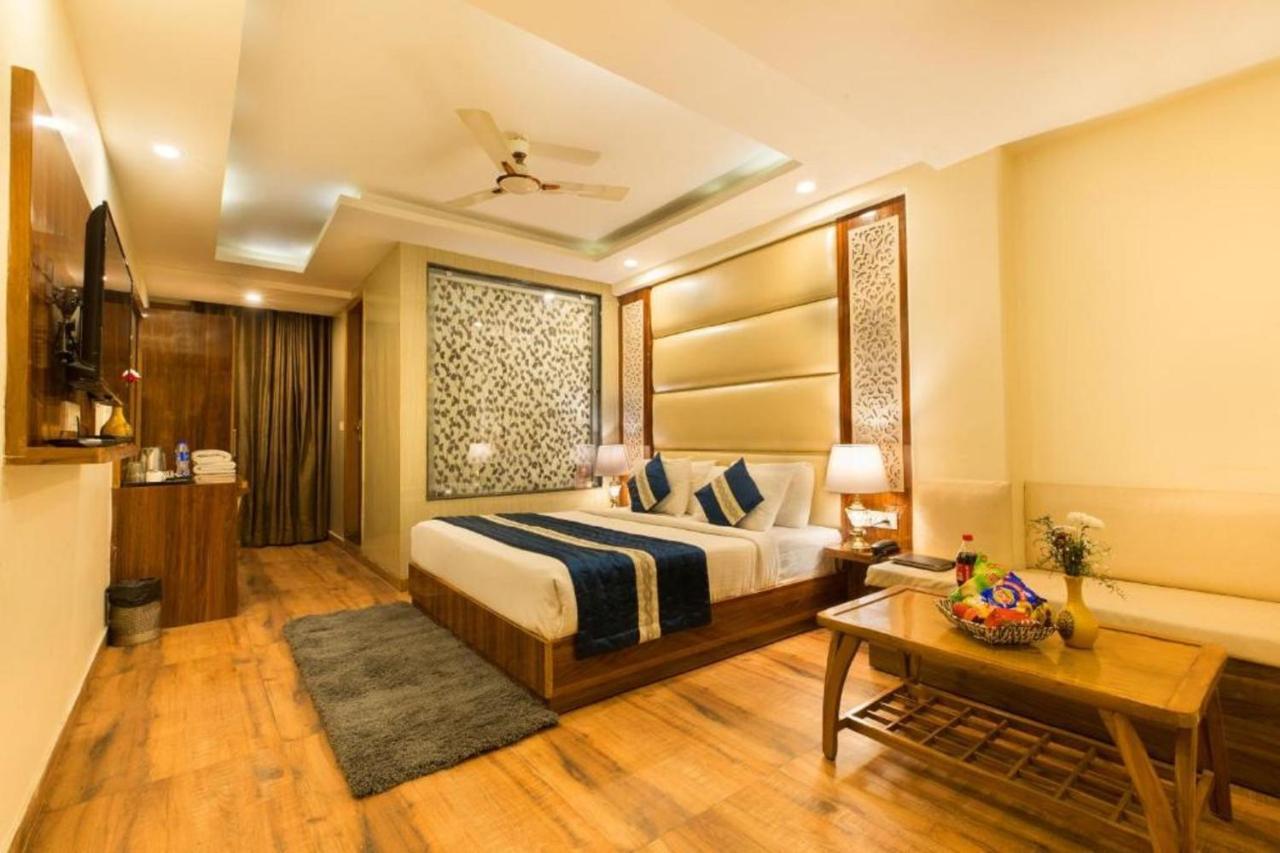 Del Fox Hotel, Delhi Airport Új-Delhi Kültér fotó